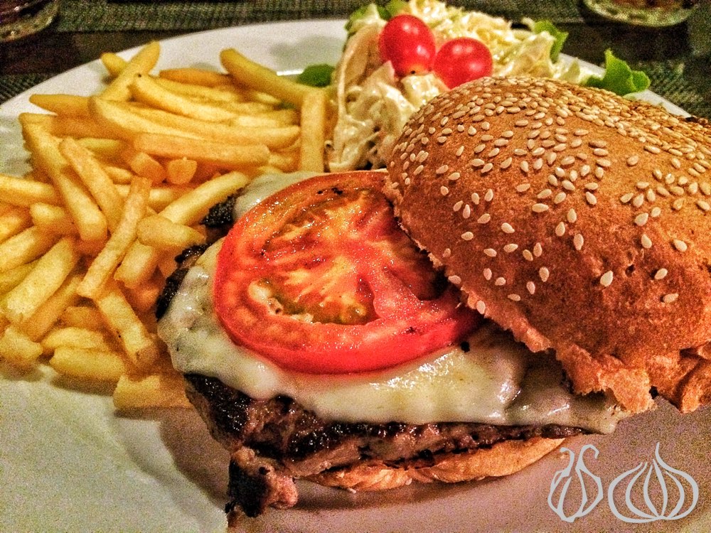 best-burgers-lebanon-nogarlicnoonions102014-10-26-09-42-03